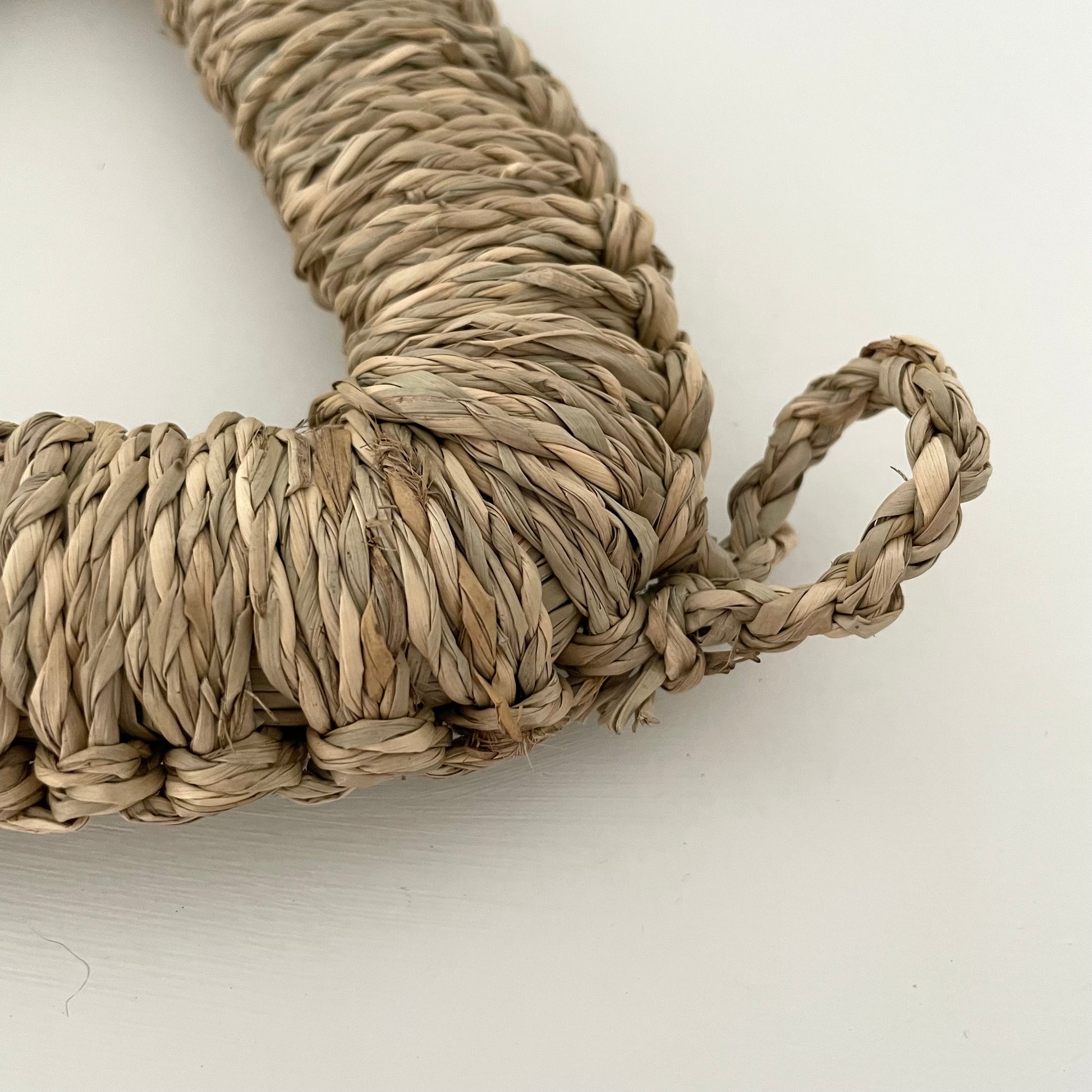 triangle shaped rush grass neutral pot stand trivet