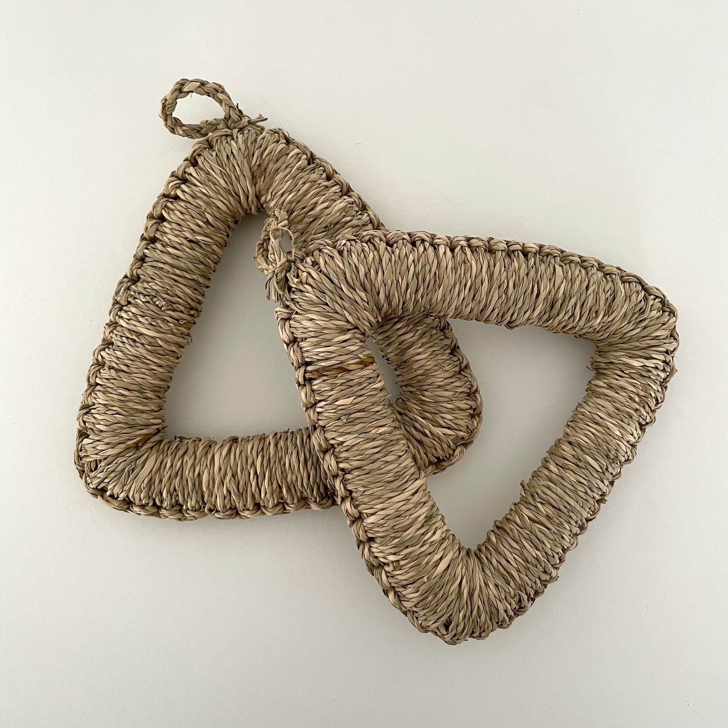 triangle shaped rush grass neutral pot stand trivet