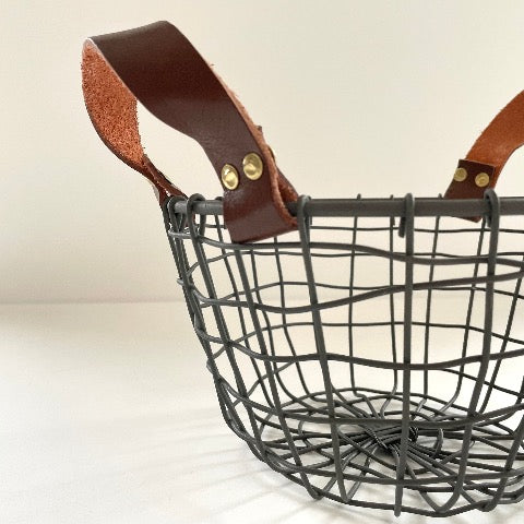 woven iron metal round fruit basket with cognac brown leather handles