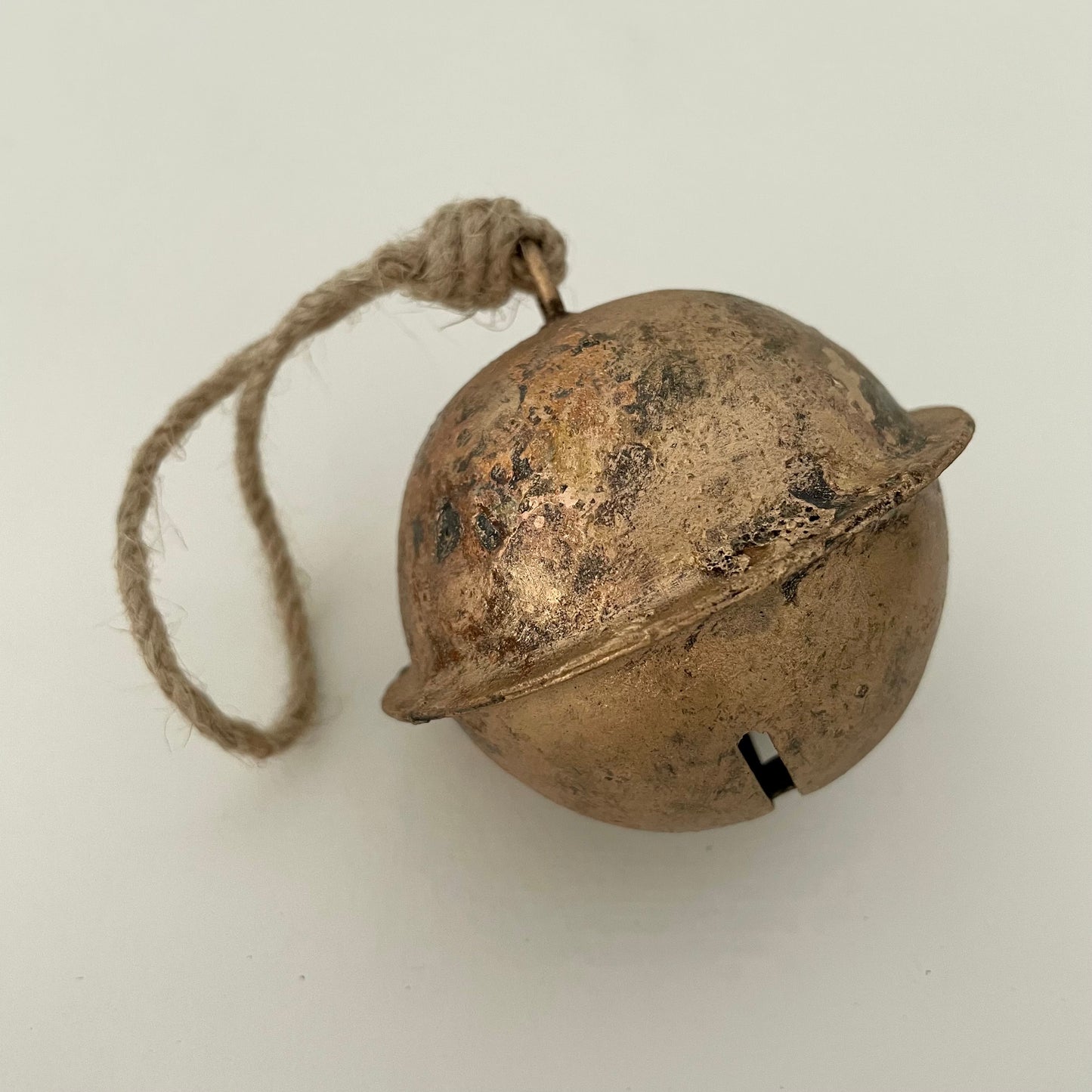 3" rustic cross-cut tin sleigh bell with brass finish and jute hanger