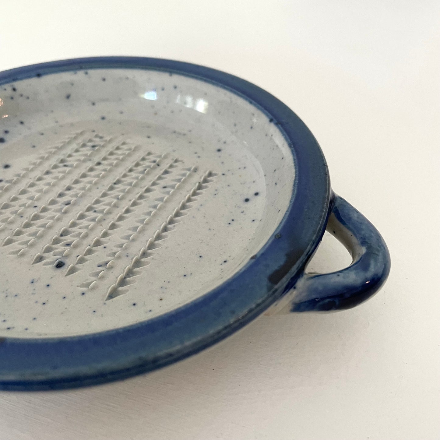 5 inch diameter heavy blue speckled handmade Japanese ceramic pottery vegetable garlic ginger grater