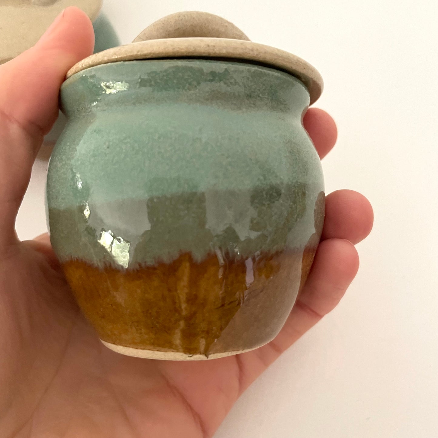 small ceramic sugar/salt storage pot jar canister with lid
