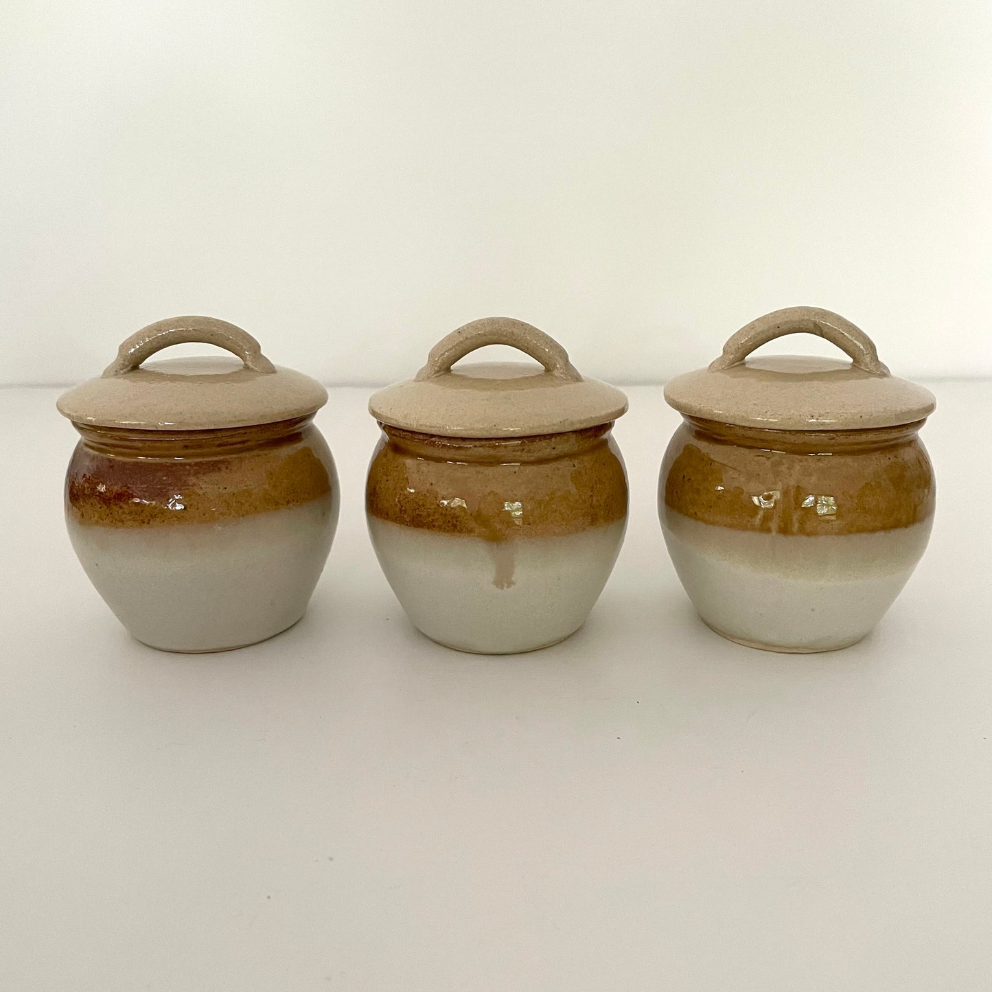 small ceramic sugar/salt storage pot jar canister with lid