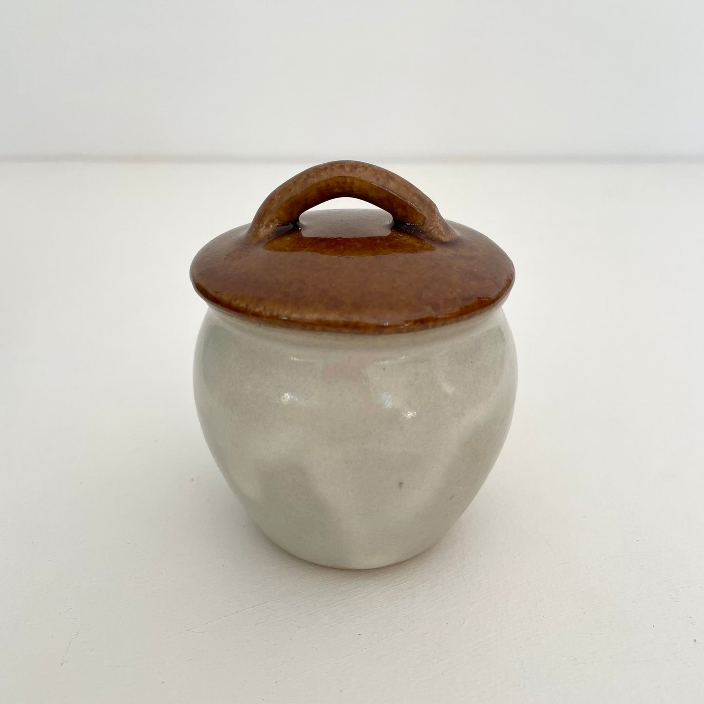 small ceramic sugar/salt storage pot jar canister with lid
