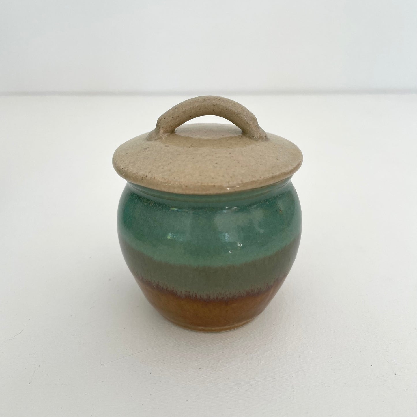 small ceramic sugar/salt storage pot jar canister with lid