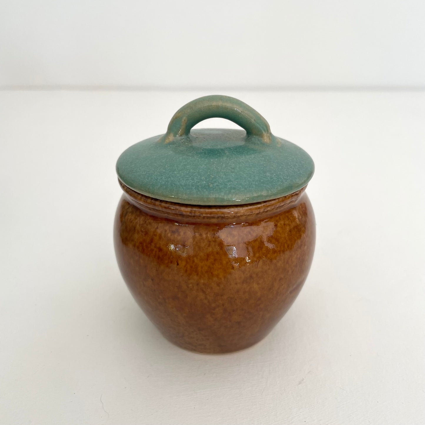 small ceramic sugar/salt storage pot jar canister with lid