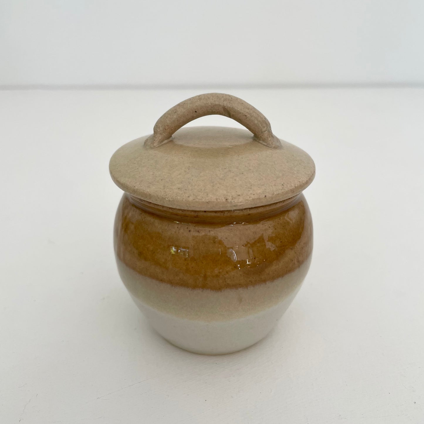 small ceramic sugar/salt storage pot jar canister with lid