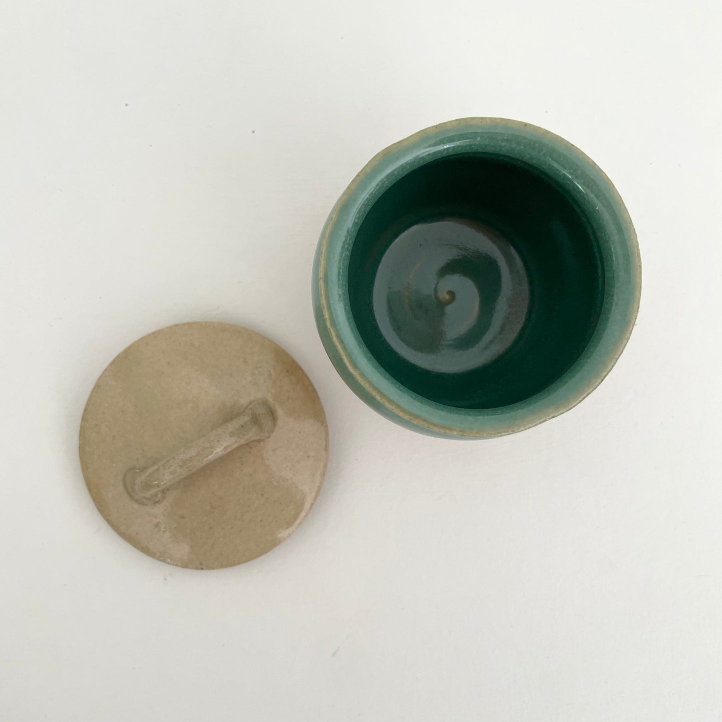 small ceramic sugar/salt storage pot jar canister with lid