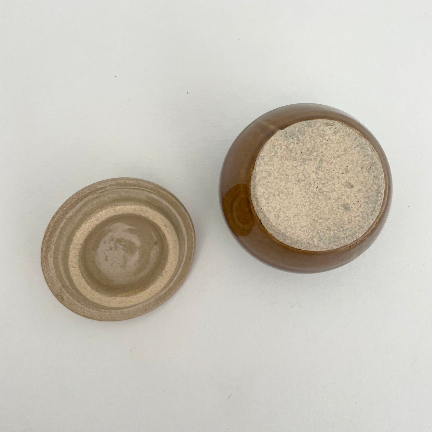 small ceramic sugar/salt storage pot jar canister with lid