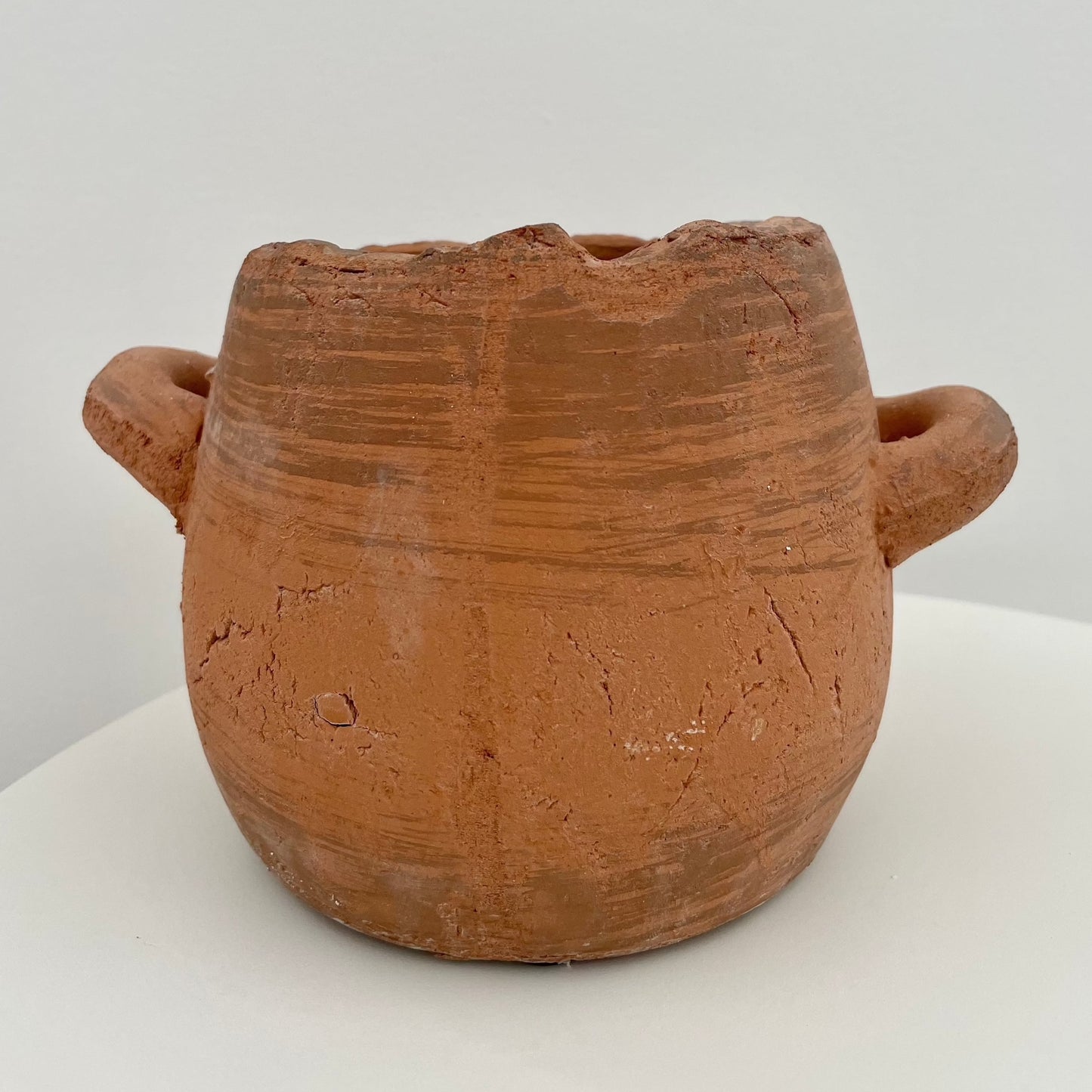 wide rustic scallop edge red brick garden planter pot with handles
