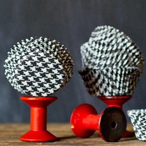 black and white houndstooth printed paper cupcake liners