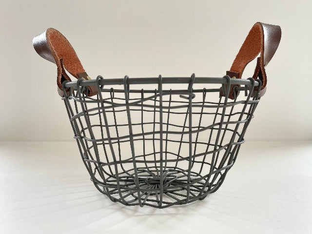woven iron metal round fruit basket with cognac brown leather handles