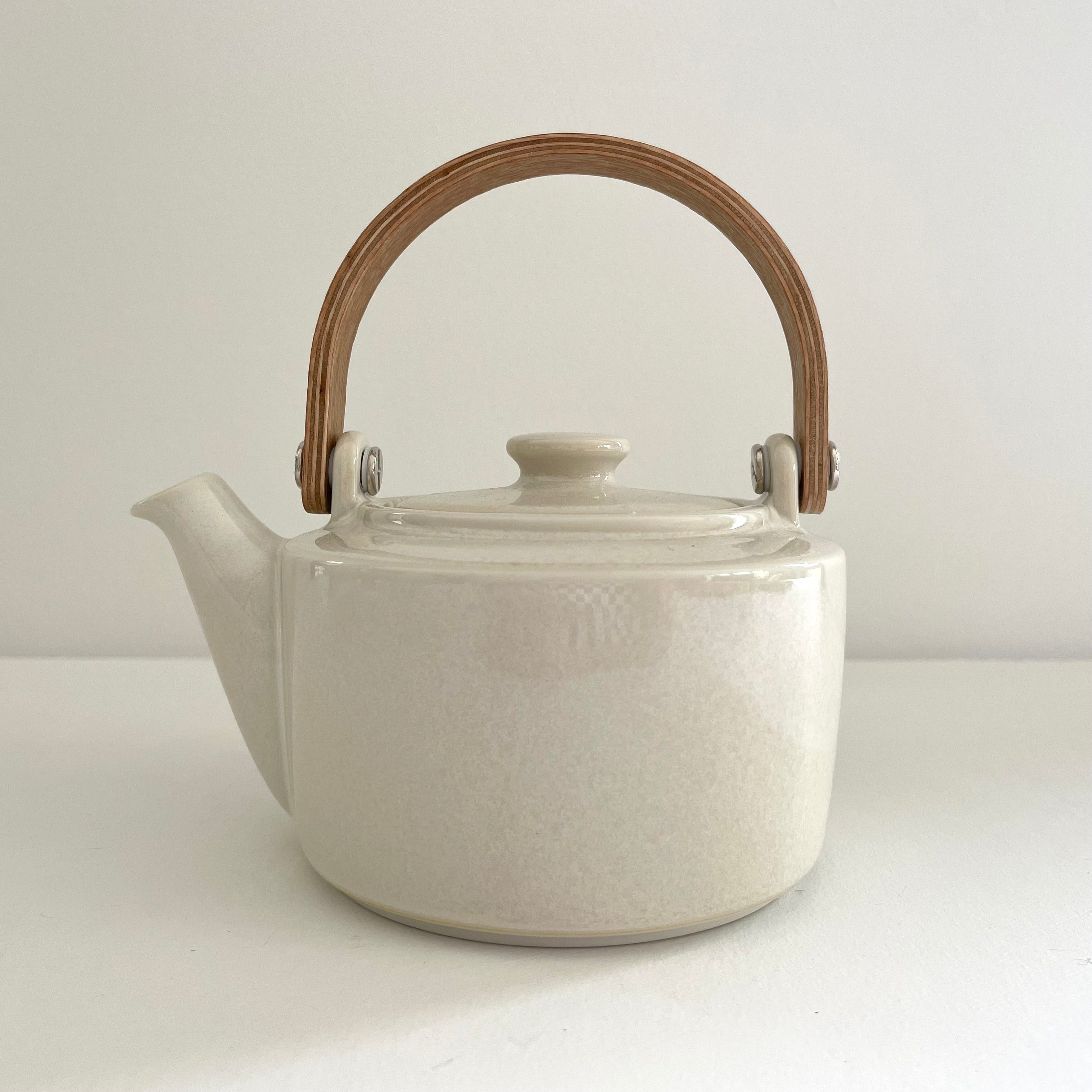 Fashion white ceramic kettle