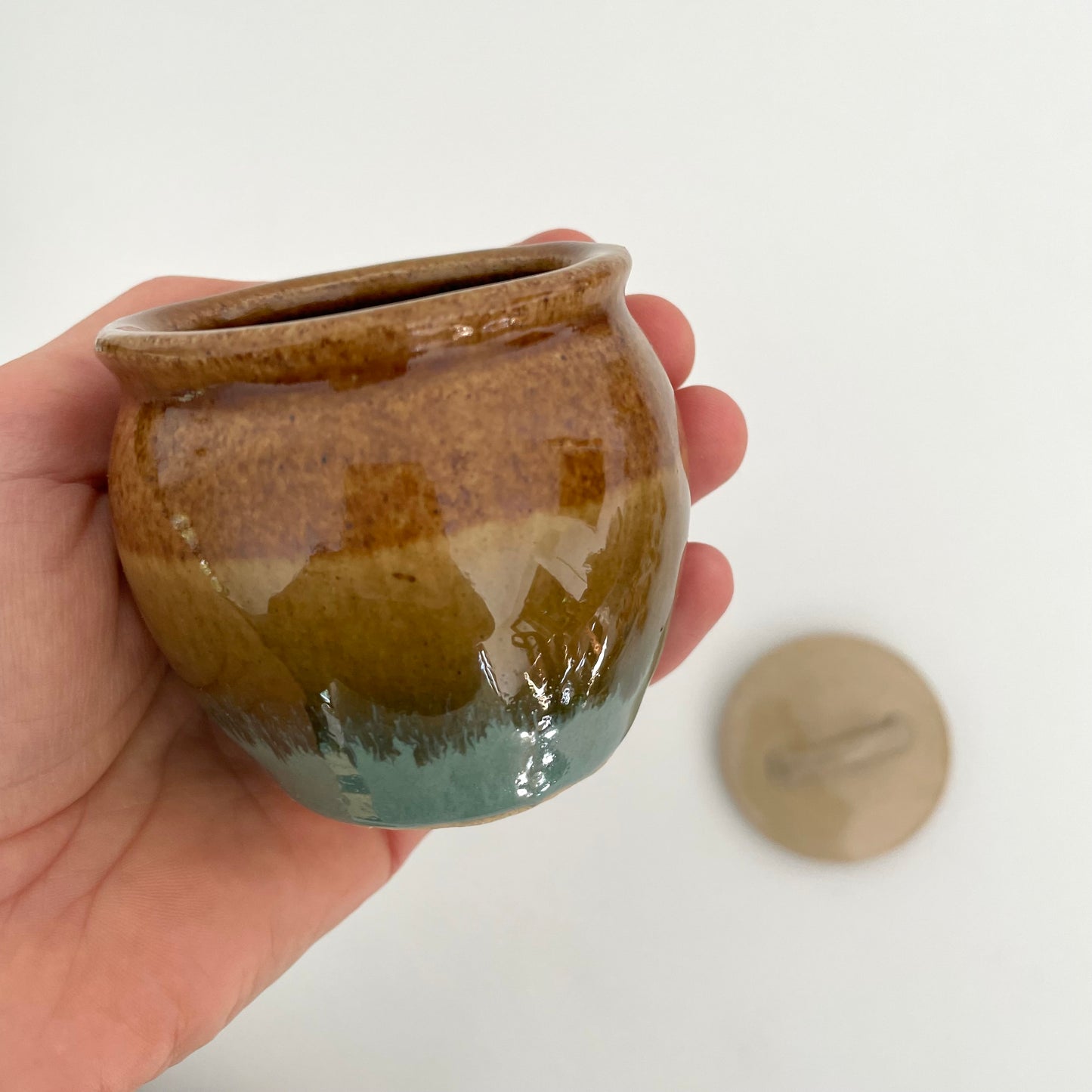 small ceramic sugar/salt storage pot jar canister with lid