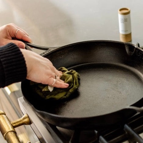 cast iron seasoning oil