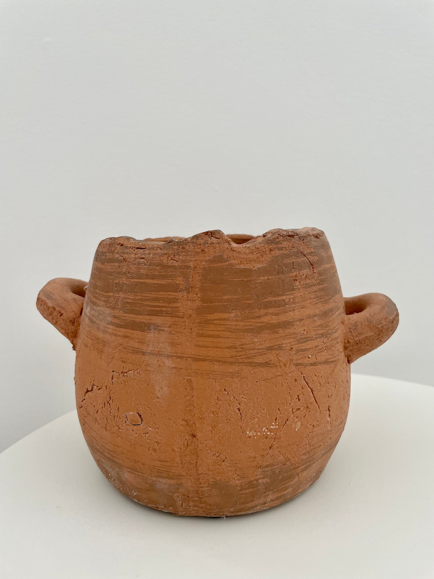 wide rustic scallop edge red brick garden planter pot with handles