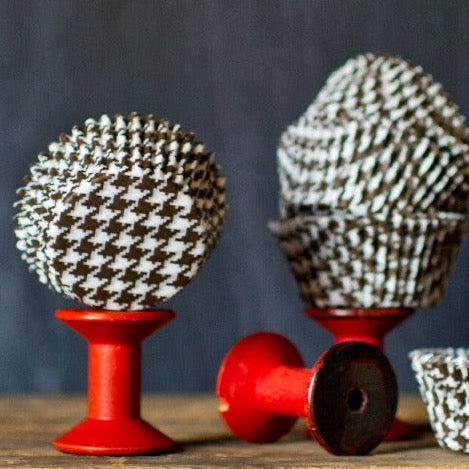 brown and white houndstooth printed paper cupcake liners